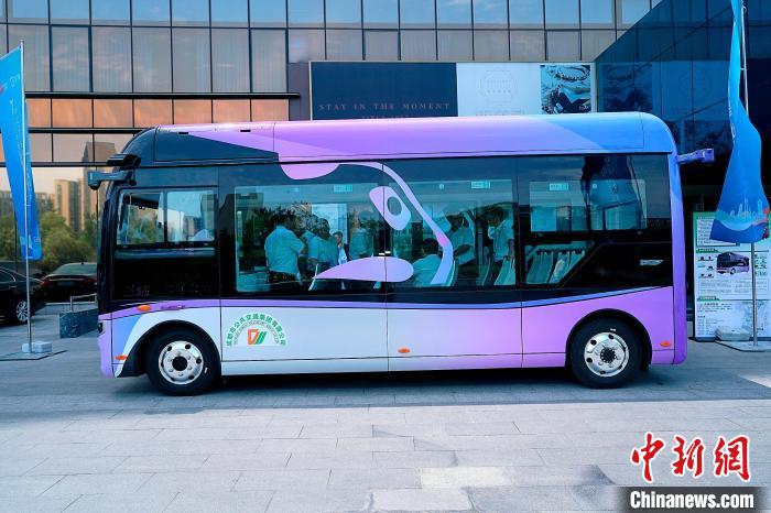 成都市で第1陣となる自動運転レベル4自動運転バスが公開　四川省