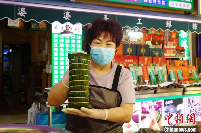 端午節(jié)控え、ちまきの香り漂う馬安東路「ちまき通り」　四川省成都