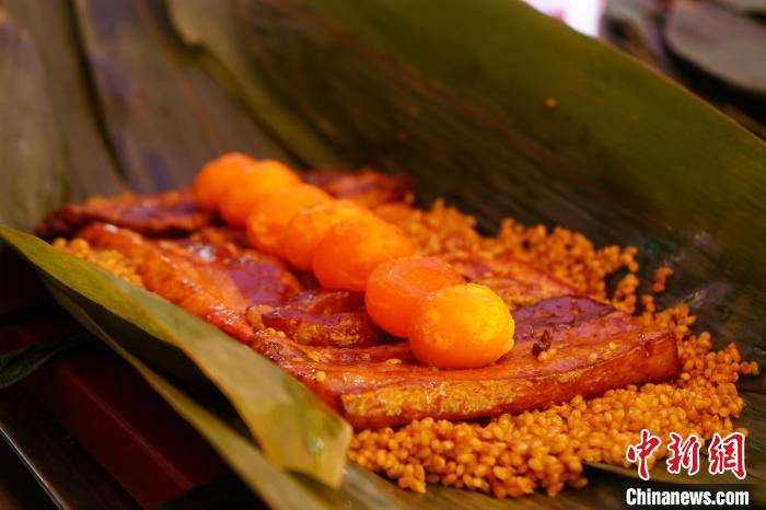 端午節(jié)控え、ちまきの香り漂う馬安東路「ちまき通り」　四川省成都