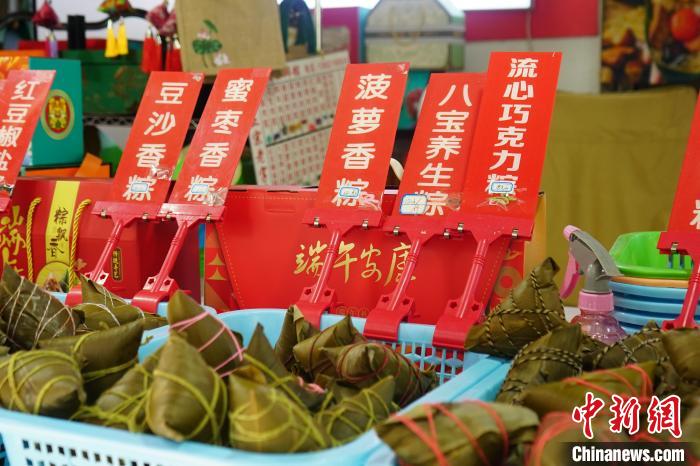 端午節(jié)控え、ちまきの香り漂う馬安東路「ちまき通り」　四川省成都