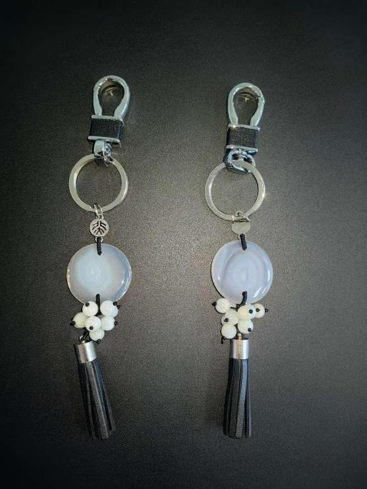 雹のサンプル提供者に研究者から贈呈された瑪瑙の記念品。