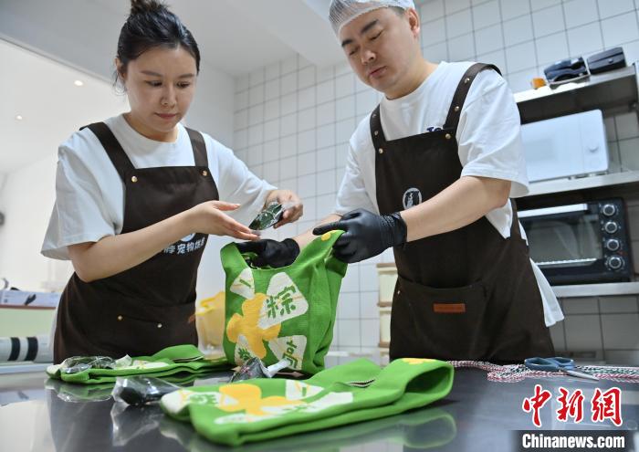 端午節(jié)にはペットにもちまきを！ペット用ちまきが人気に　吉林省