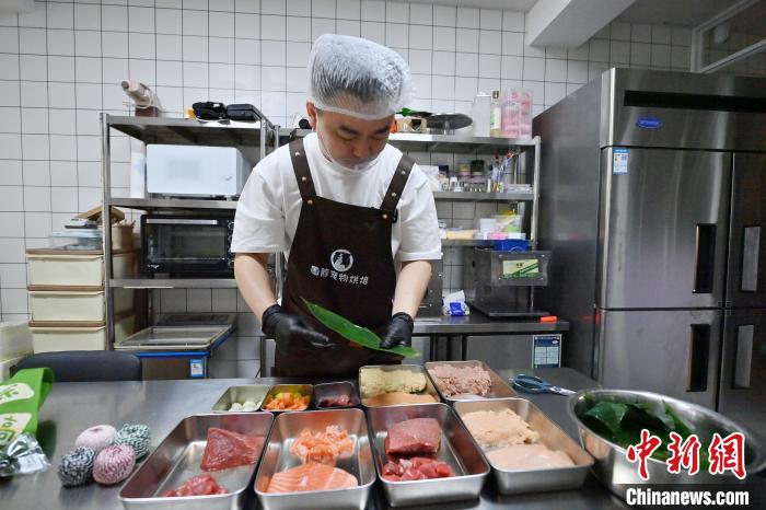 端午節(jié)にはペットにもちまきを！ペット用ちまきが人気に　吉林省