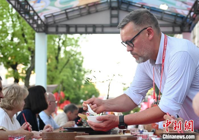 中國?中東歐グルメ人文交流イベントが人々を魅了　浙江省寧波