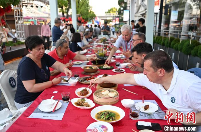 中國?中東歐グルメ人文交流イベントが人々を魅了　浙江省寧波
