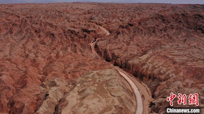 「最も火星に似た場所」と中國で最初に認(rèn)定された紅崖火星地貌景勝地　青海省