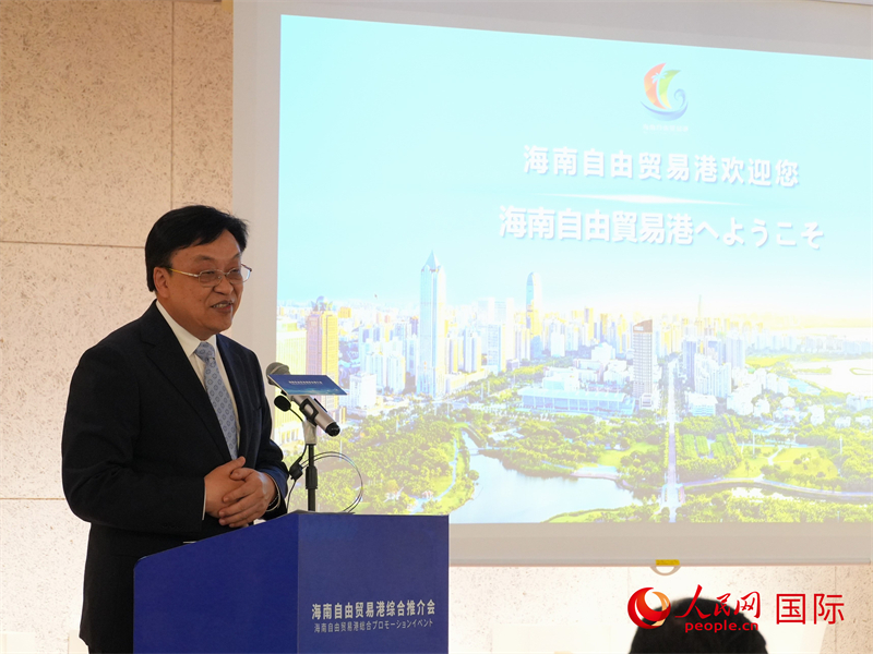 挨拶する海南省黨委員會の馮飛書記（撮影?許可）。