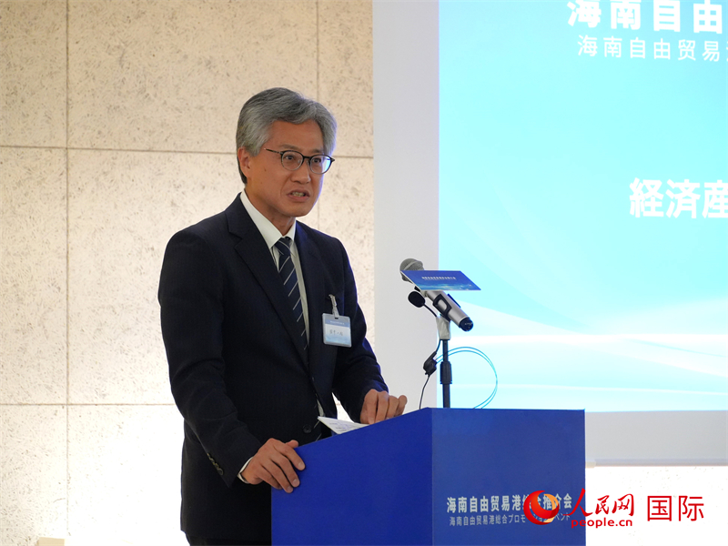 挨拶する日本経済産業(yè)省?通商政策局の田中一成審議官（撮影?許可）。