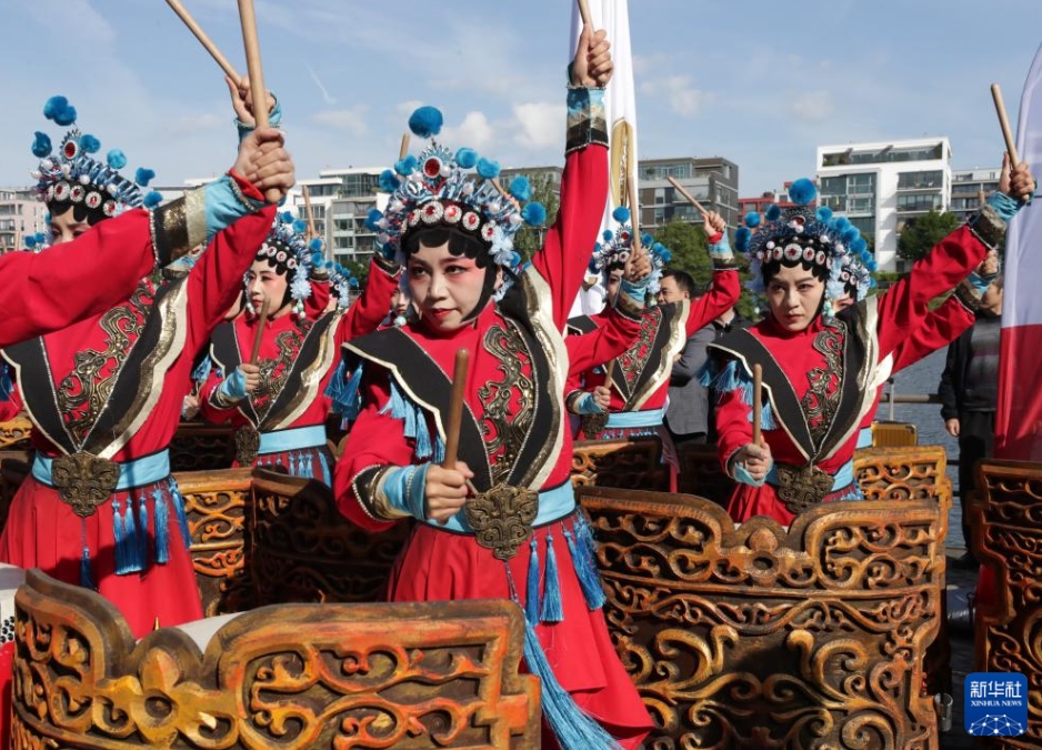 端午節(jié)を祝うドラゴンボートレースが世界各地で開催