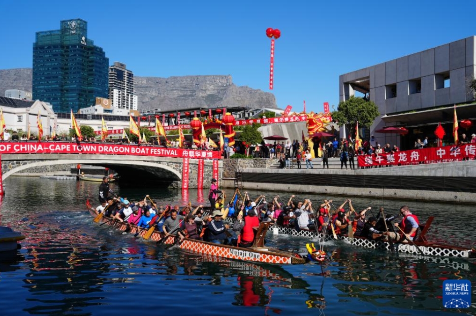 端午節(jié)を祝うドラゴンボートレースが世界各地で開催