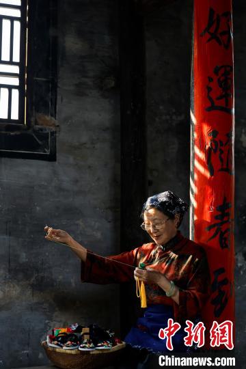 平和と健康への願いを込めたカラフルで美しい「徽州端午錦」　安徽省歙県