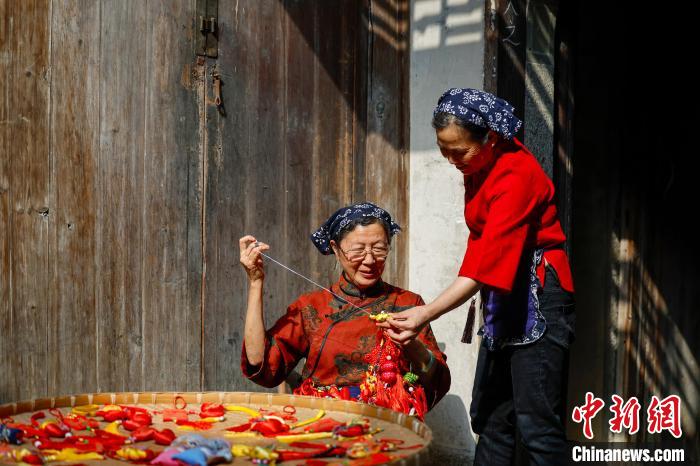 平和と健康への願(yuàn)いを込めたカラフルで美しい「徽州端午錦」　安徽省歙県