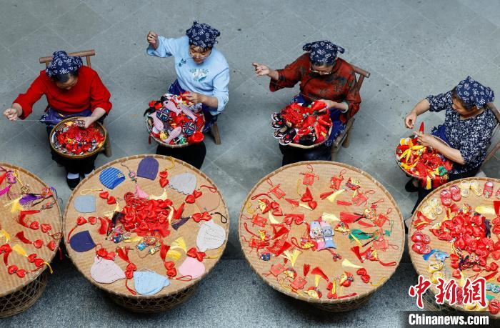 平和と健康への願(yuàn)いを込めたカラフルで美しい「徽州端午錦」　安徽省歙県