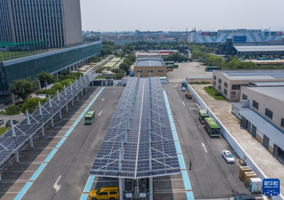 浙江北部で最大規(guī)模の一體化路線バス充電スタンドが稼働開始　浙江省湖州