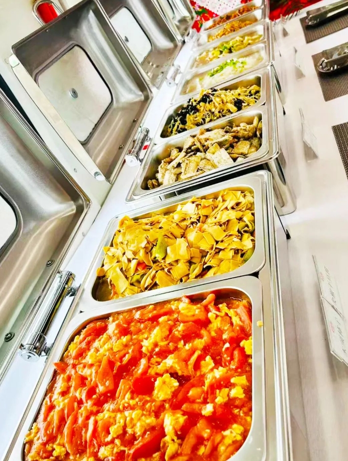 中國の観光列車でビュッフェメニューの提供開始