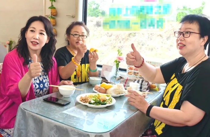 中國の観光列車でビュッフェメニューの提供開始