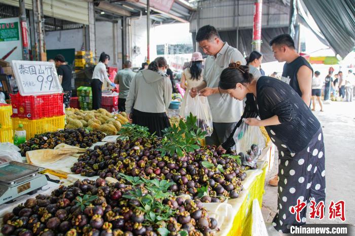 端午節(jié)連休控え、東南アジア産フルーツの売れ行き好調(diào)　 広西?南寧