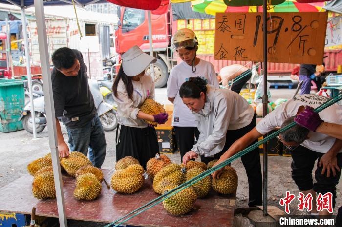 端午節(jié)連休控え、東南アジア産フルーツの売れ行き好調(diào)　 広西?南寧