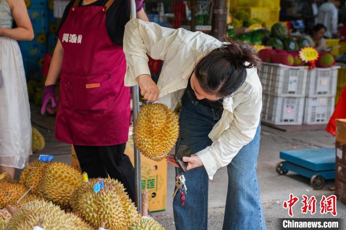 端午節(jié)連休控え、東南アジア産フルーツの売れ行き好調(diào)　 広西?南寧