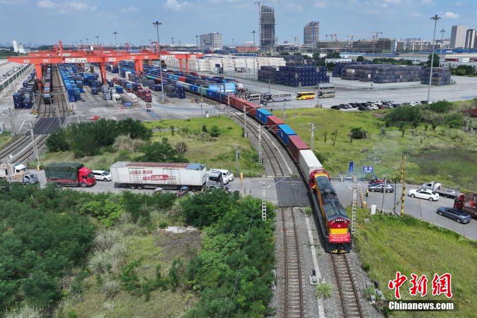 成都國(guó)際鉄道港で「成都-深セン-香港定期コンテナ列車」の運(yùn)行スタート