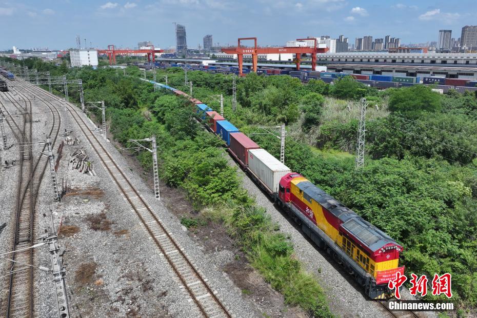 成都國際鉄道港で「成都-深セン-香港定期コンテナ列車」の運(yùn)行スタート