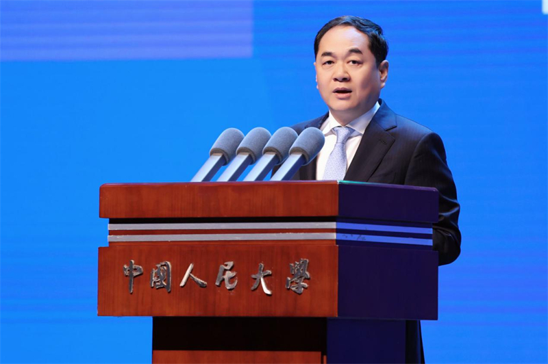 挨拶する中國人民対外友好協(xié)會の楊萬明會長（寫真提供?主催者）。