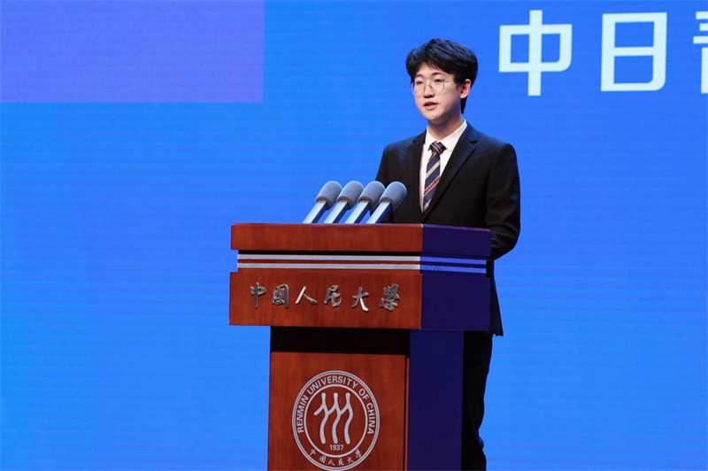 スピーチを行う中國の青年代表?張?zhí)鞝qさん（寫真提供?主催者）。