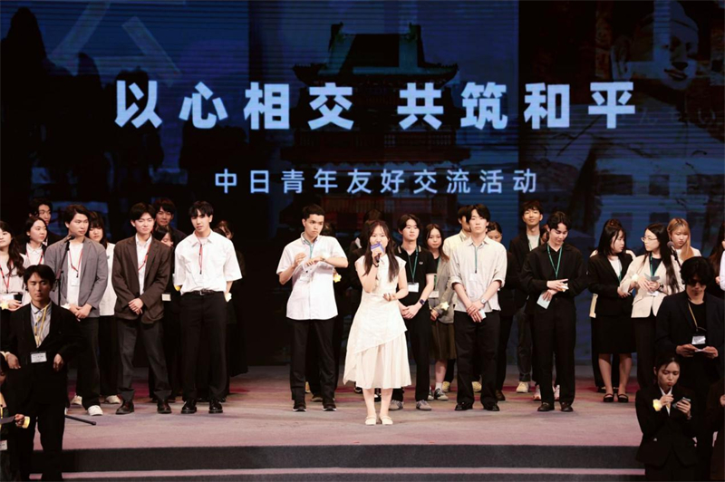 「オールド?ラング?サイン」の合唱（寫真提供?主催者）。