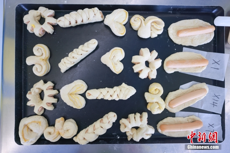 留學生が老舗食品工場を見學　北京