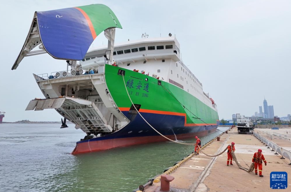 渤海海峽の新エネルギー車(chē)海上輸送ラインが開(kāi)通　山東省煙臺(tái)
