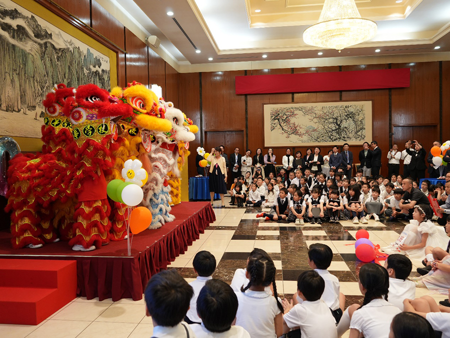 「國際子供の日」を共に祝う中日の子供たち（撮影?許可）。