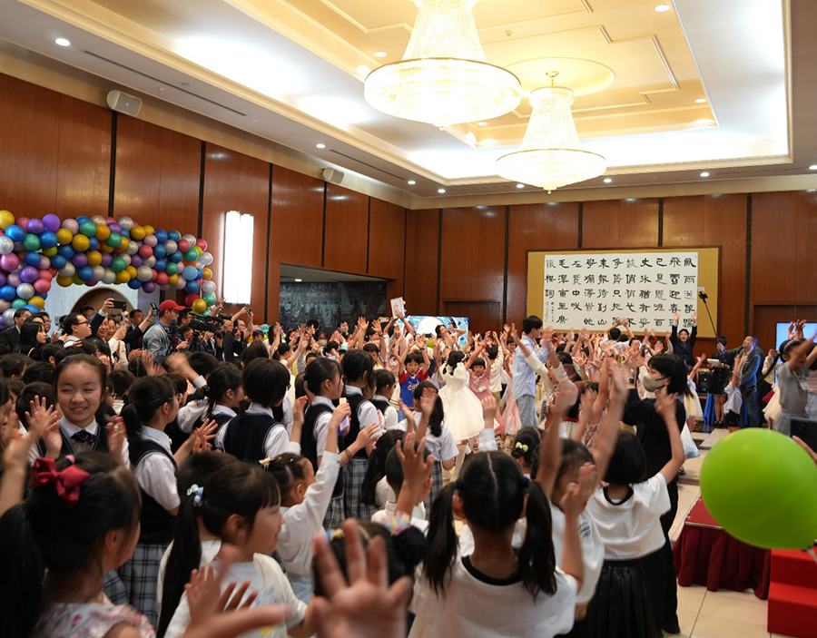 中日の子供たちが一緒に歌を歌い、盛り上がりをみせた會(huì)場(chǎng)（撮影?許可）。