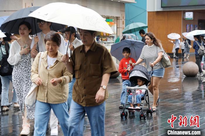 今年だけですでに延べ115萬人の外國人が上海からビザ免除で入國