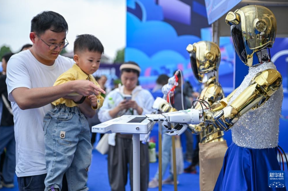 湖北省武漢で「世界ロボットカーニバル」開催