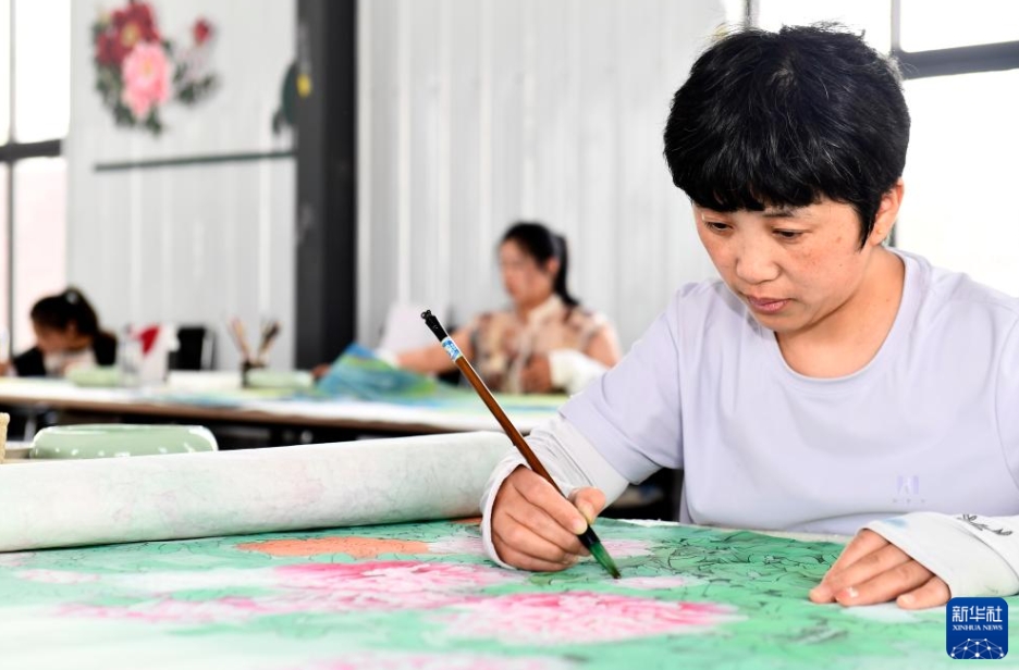 「富の花」を咲かせる工筆畫　山東省巨野