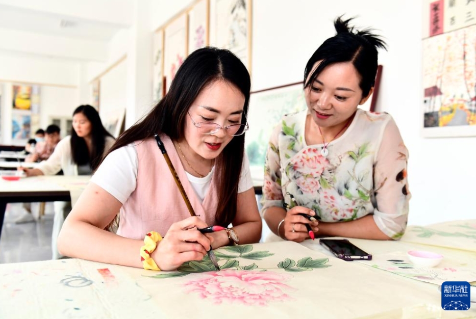 「富の花」を咲かせる工筆畫　山東省巨野