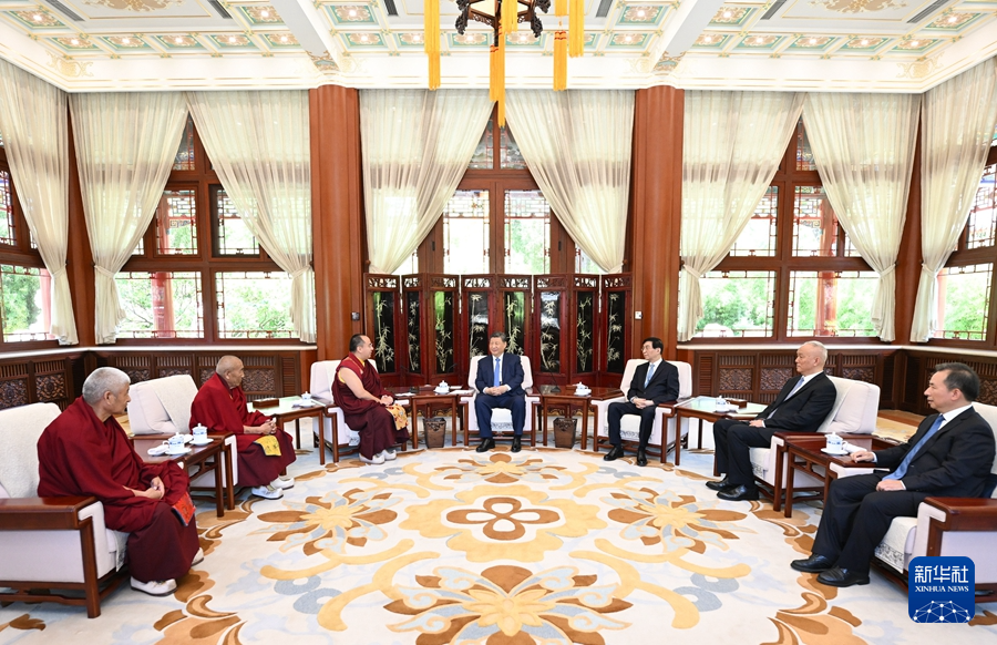 パンチェン?エルデニが習近平総書記に謁見