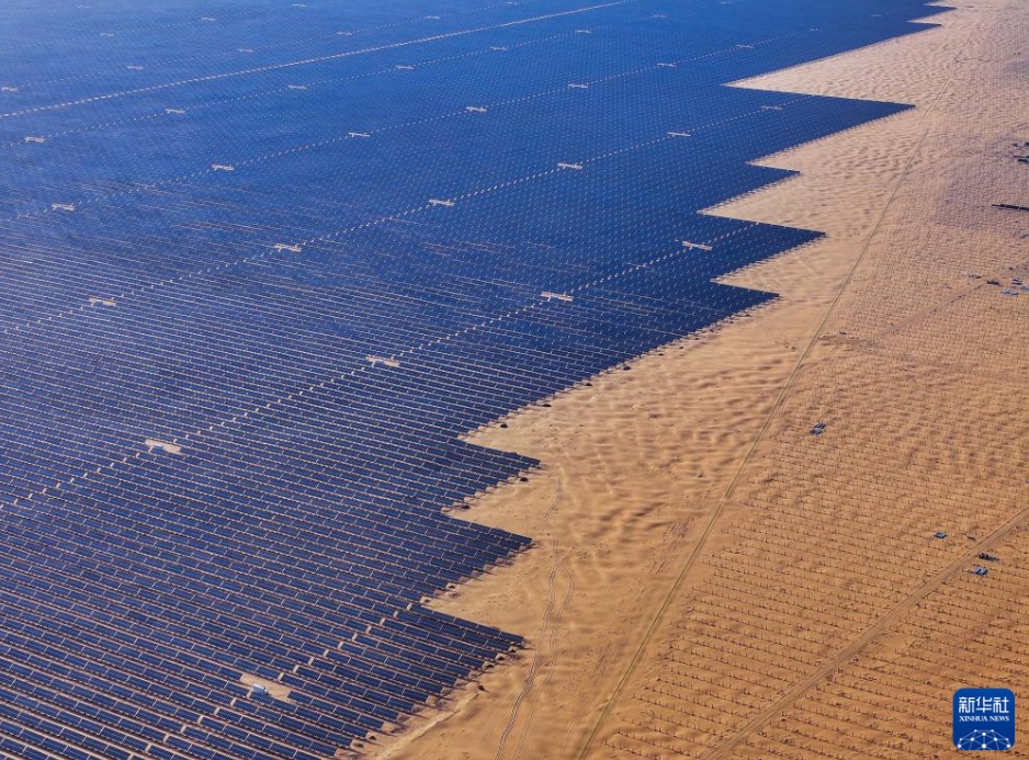 砂漠の中に「青い?！工霈F(xiàn)　內蒙古