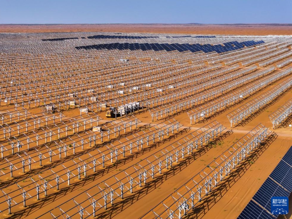 砂漠の中に「青い?！工霈F(xiàn)　內(nèi)蒙古