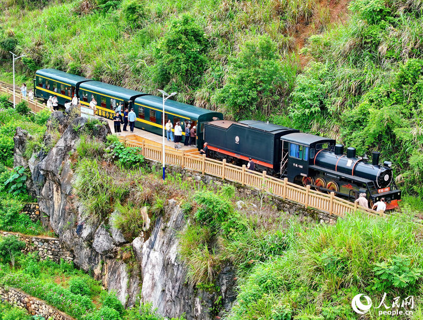 ミニトレインに乗って大自然や美しい村を観光できる江西省上猶県