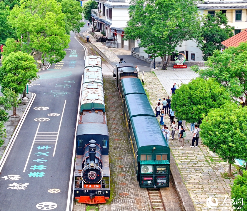 ミニトレインに乗って大自然や美しい村を観光できる江西省上猶県