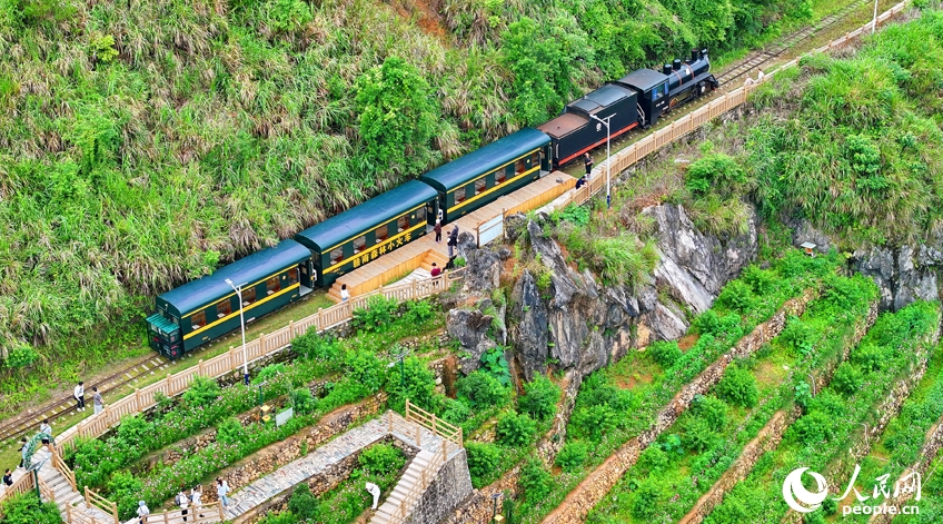 ミニトレインに乗って大自然や美しい村を観光できる江西省上猶県