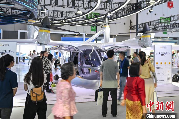 特色豊かな科學(xué)技術(shù)展示品が來(lái)場(chǎng)者を魅了　四川省成都