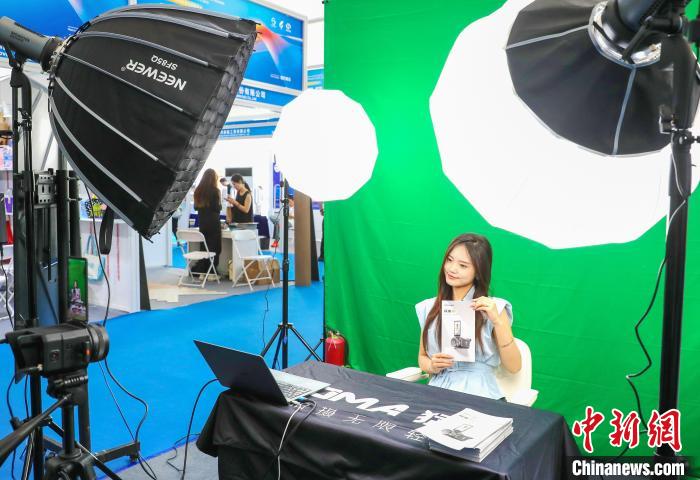 企業(yè)500社が商品1萬點でビジネスチャンスを探る　山東省青島