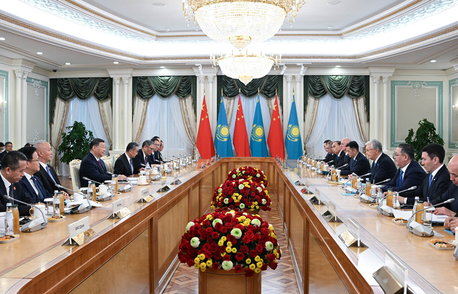 習(xí)近平國(guó)家主席がカザフスタンのトカエフ大統(tǒng)領(lǐng)と會(huì)談