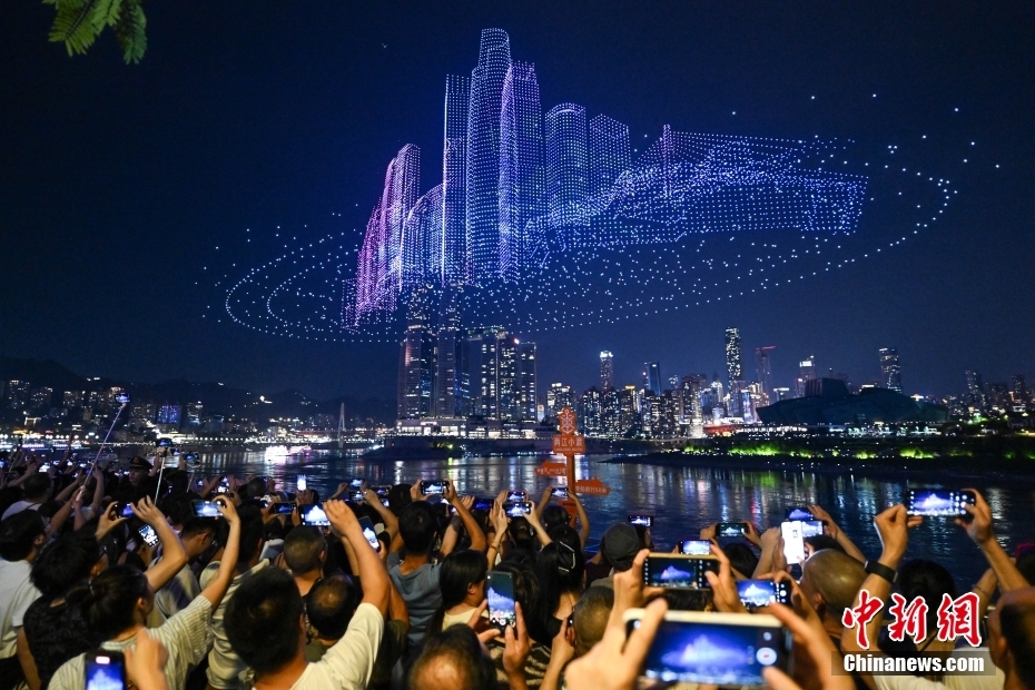 重慶の1萬1787機が舞うドローンショーでギネス世界記録更新
