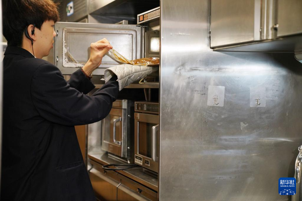 高速列車で斉斉哈爾焼肉を食べよう！　黒竜江省