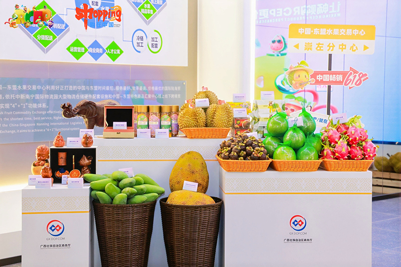 イベントで展示されているASEAN諸國の果物（畫像提供?イベント主催者）。