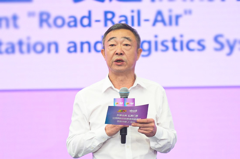 PRを行う南寧市人民政府侯剛市長（畫像提供?主催者）。