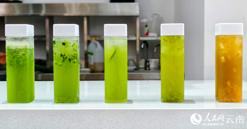 サボテンと各種果物、野菜と組み合わせたジュース(撮影?尹馨)。